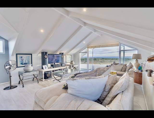 4 BEDROOM HOUSE FOR SALE IN GROTTO BAY
